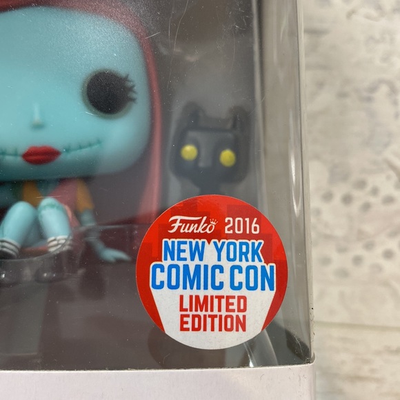 2/$100 Funko Pop Sally Seated #209 Disney Limited Edition Figure - Picture 4 of 9